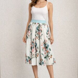 LuLaRoe Floral Pleated Skirt Elastic Waist Blue Pink White Spring Feminine  M